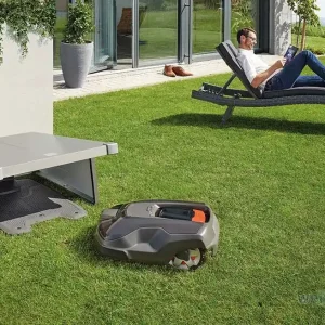 Rasenroboter Garage Charly Direktkauf
